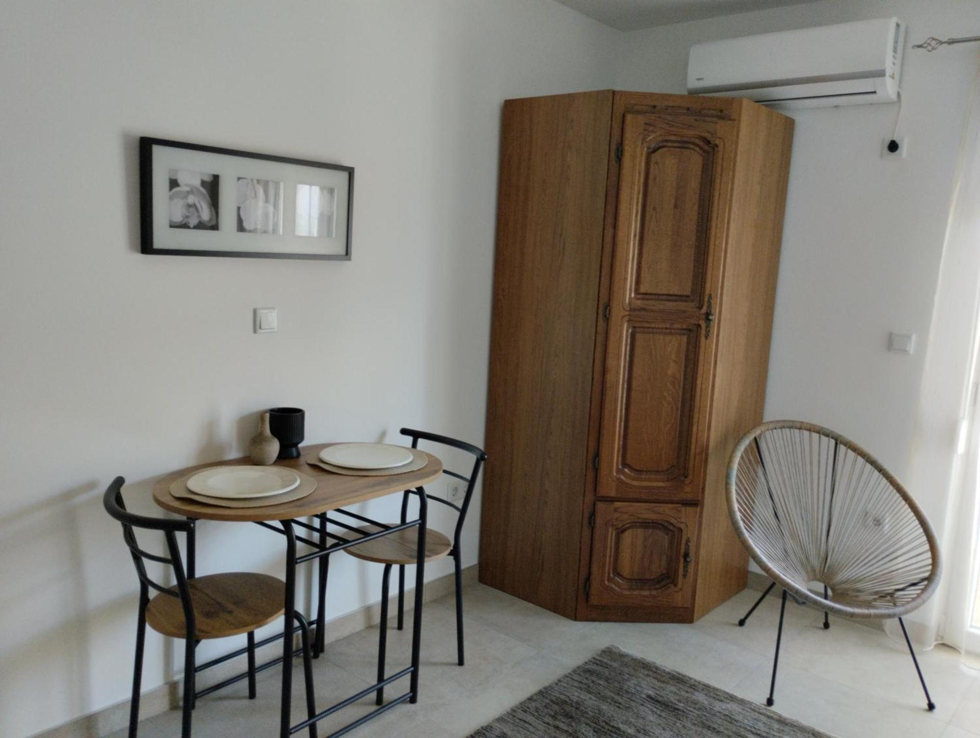 Iris Apartman Ivanica Kültér fotó