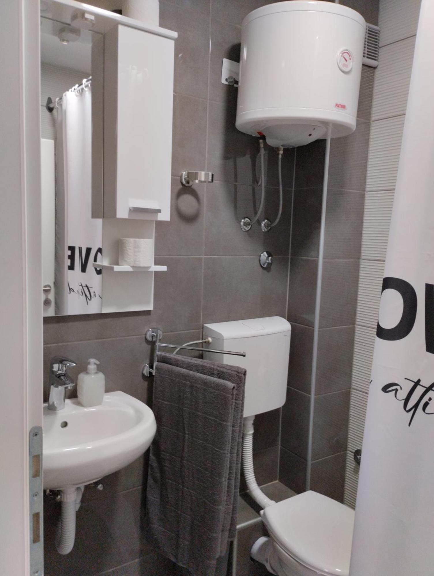 Iris Apartman Ivanica Kültér fotó