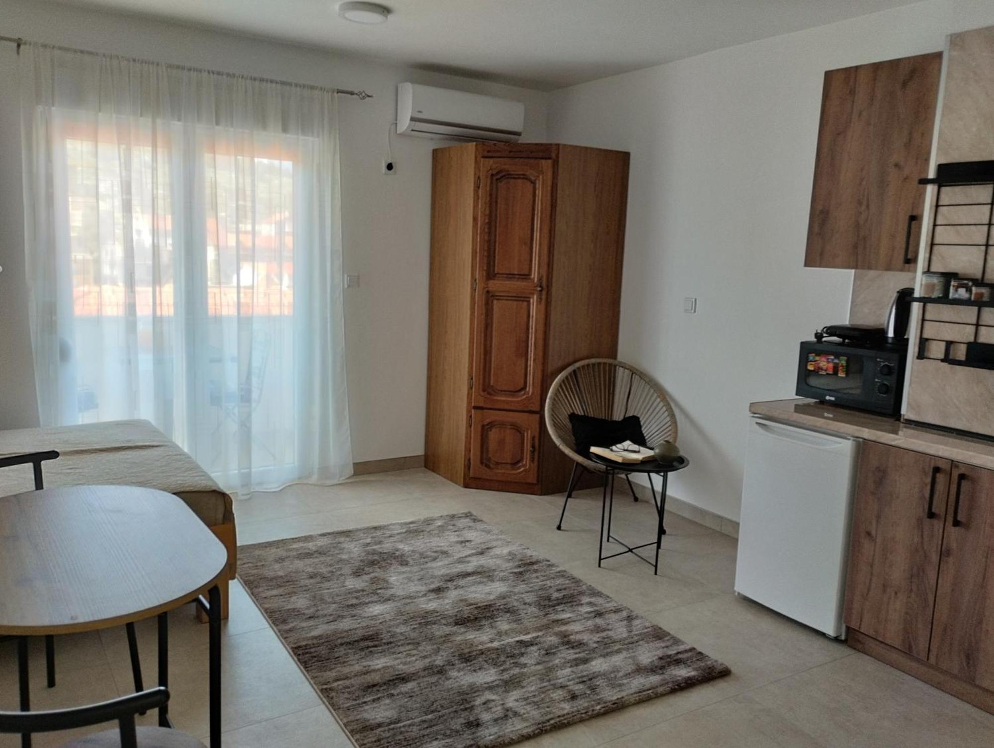 Iris Apartman Ivanica Kültér fotó