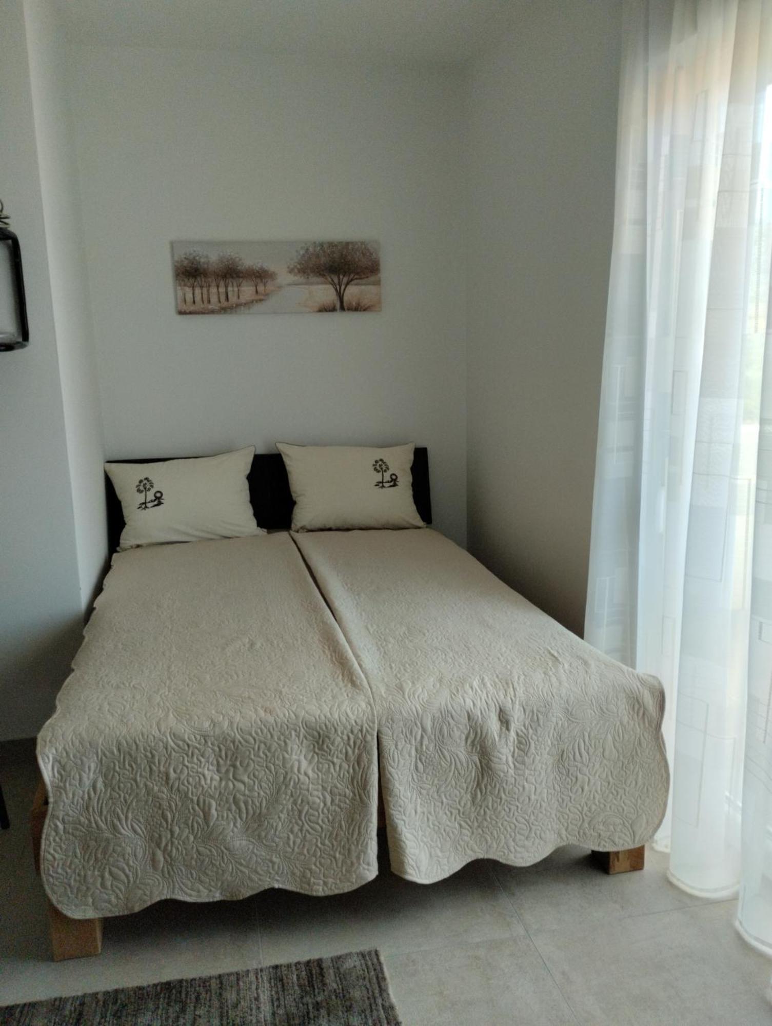 Iris Apartman Ivanica Kültér fotó