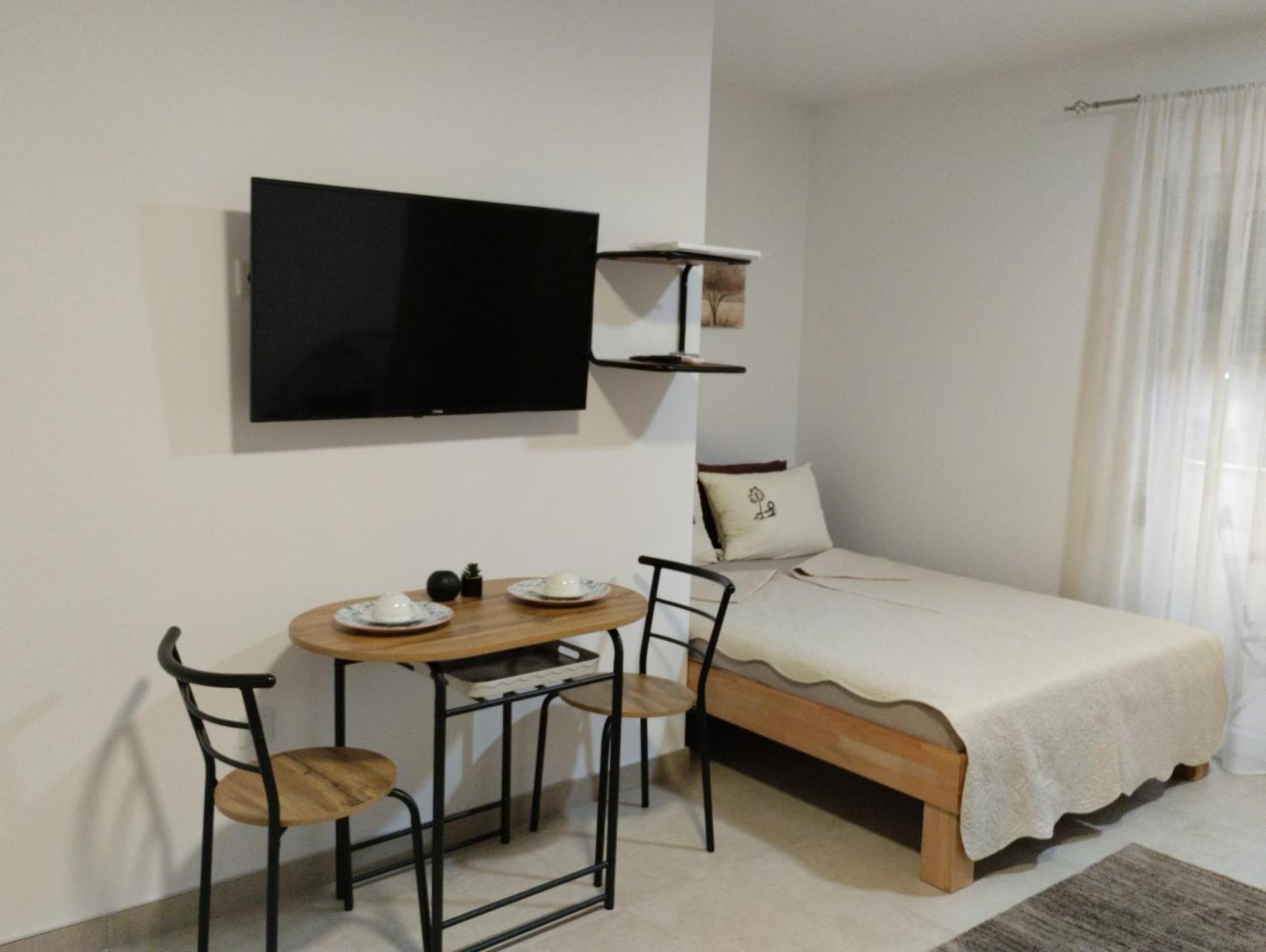 Iris Apartman Ivanica Kültér fotó
